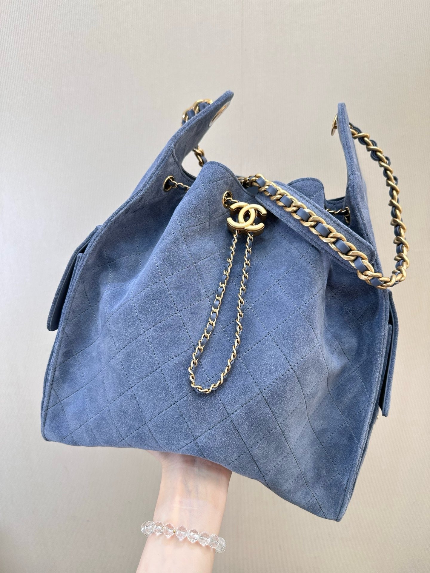 Sac Chanel Suede Quilted Drawstring Bag