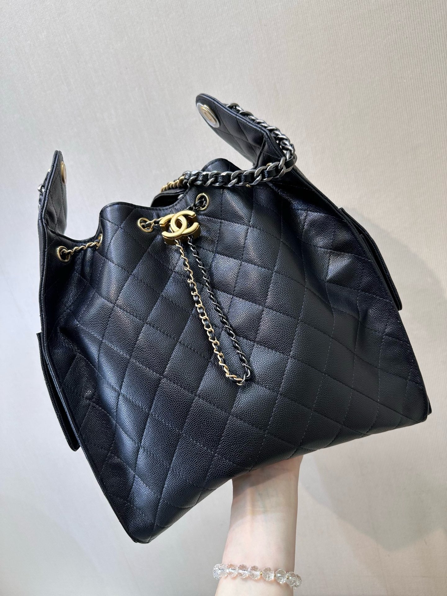 Sac Chanel Deauville Drawstring Bucket Bag