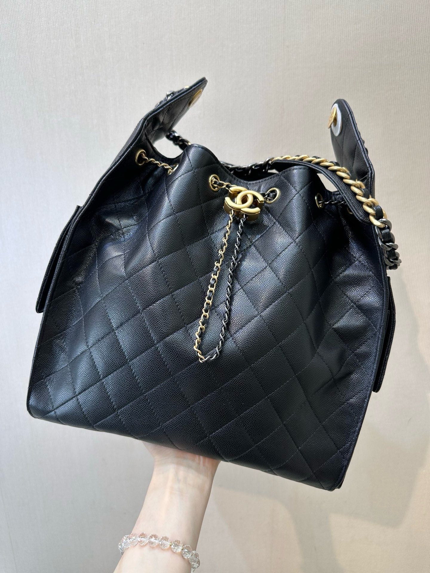 Sac Chanel Deauville Drawstring Bucket Bag