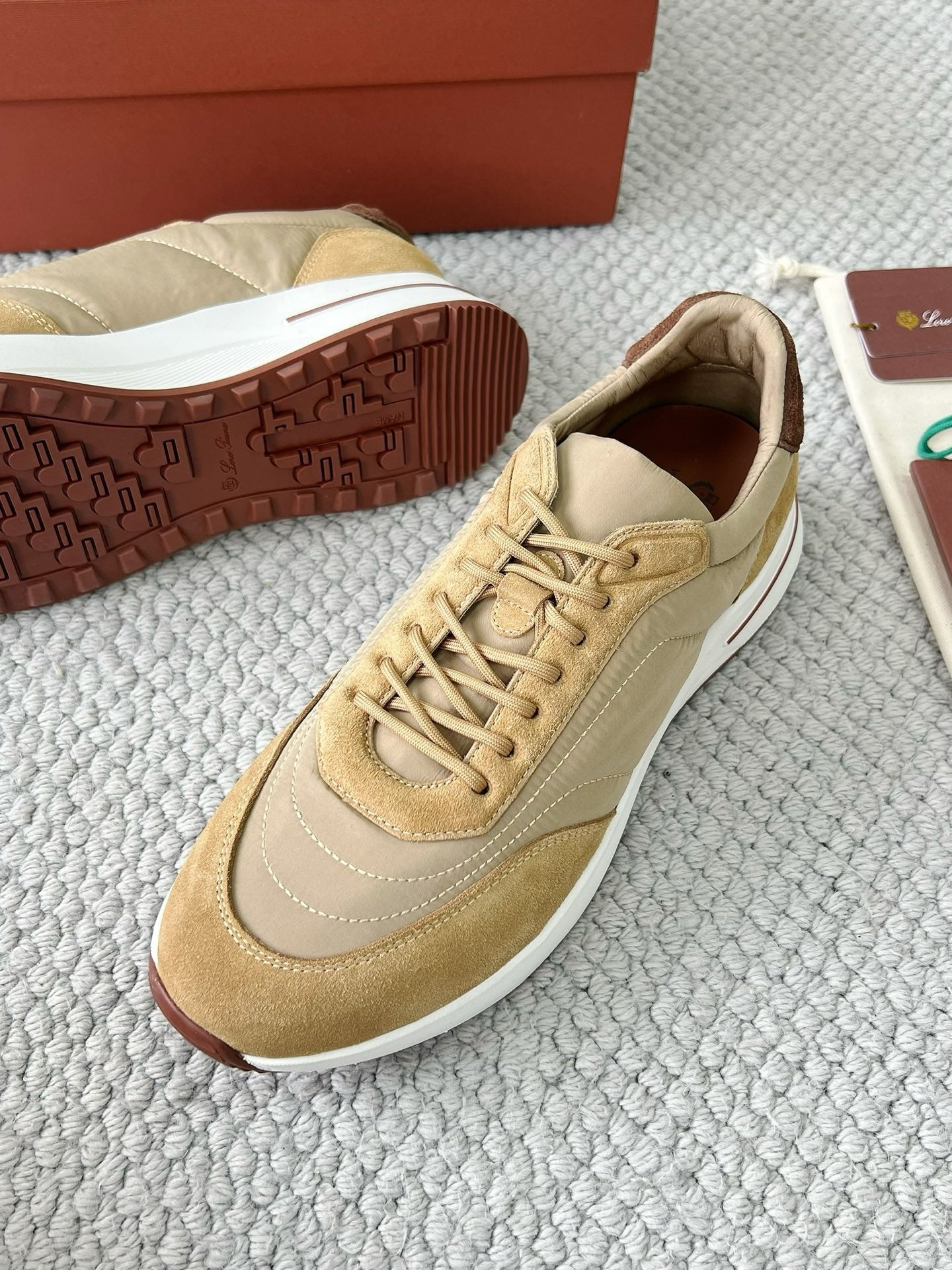 Loro Piana – Traveller Walk