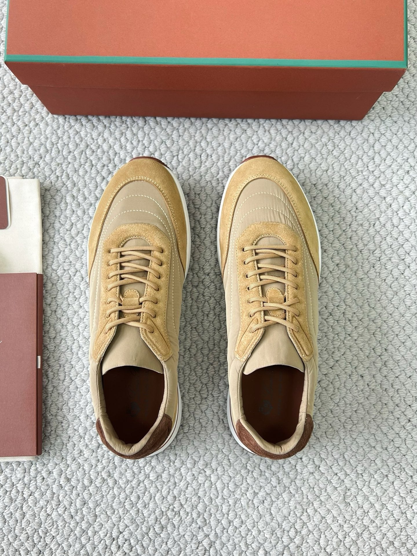 Loro Piana – Traveller Walk