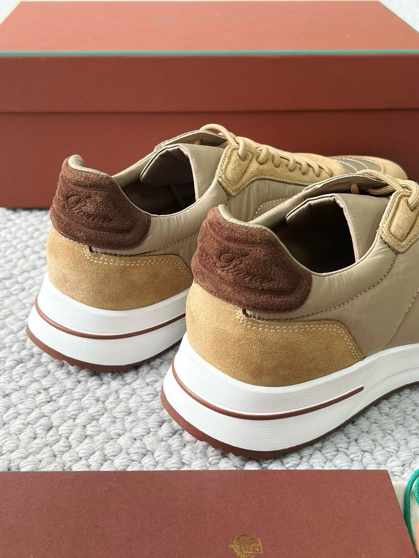 Loro Piana – Traveller Walk