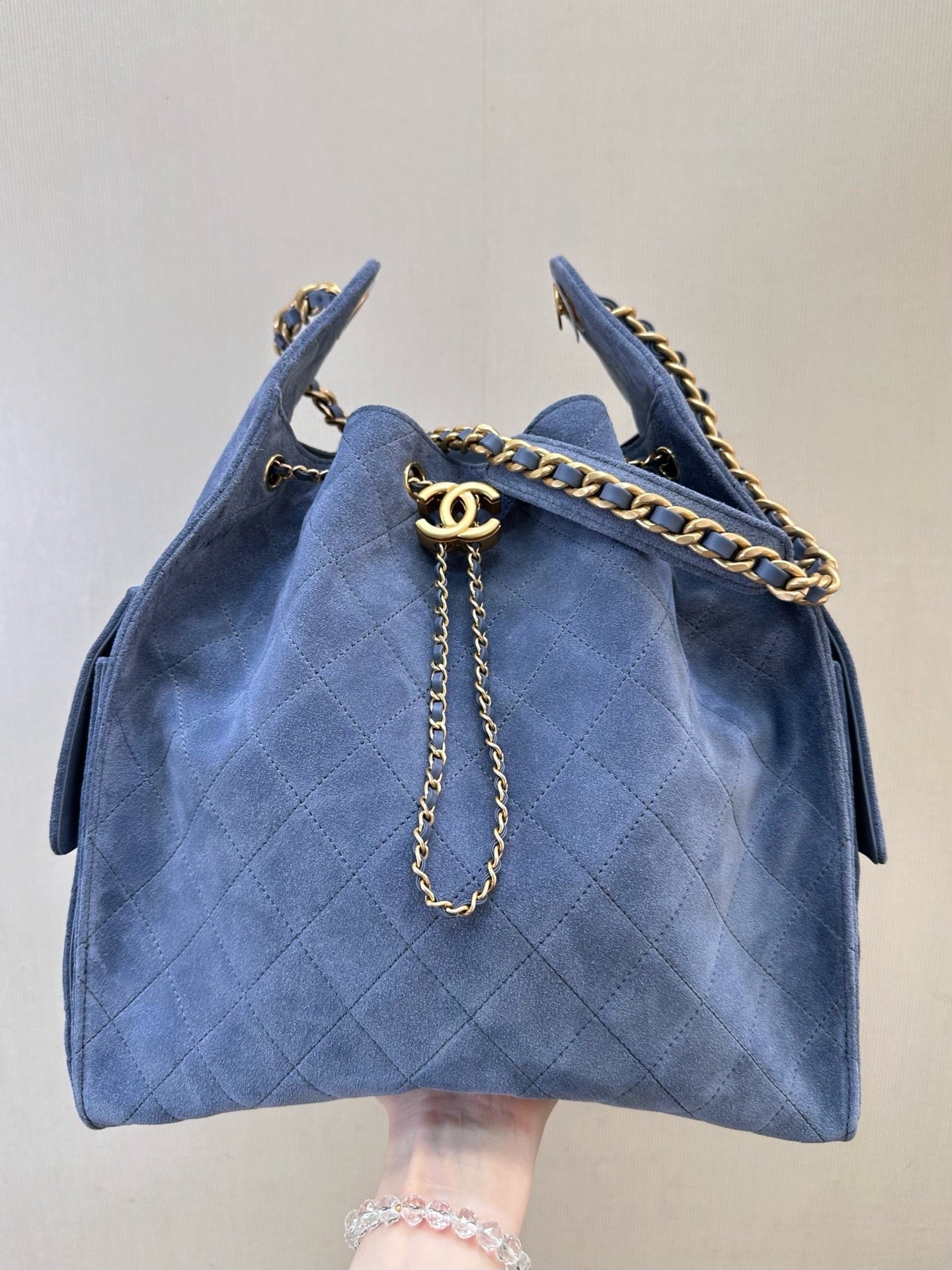 Sac Chanel Suede Quilted Drawstring Bag