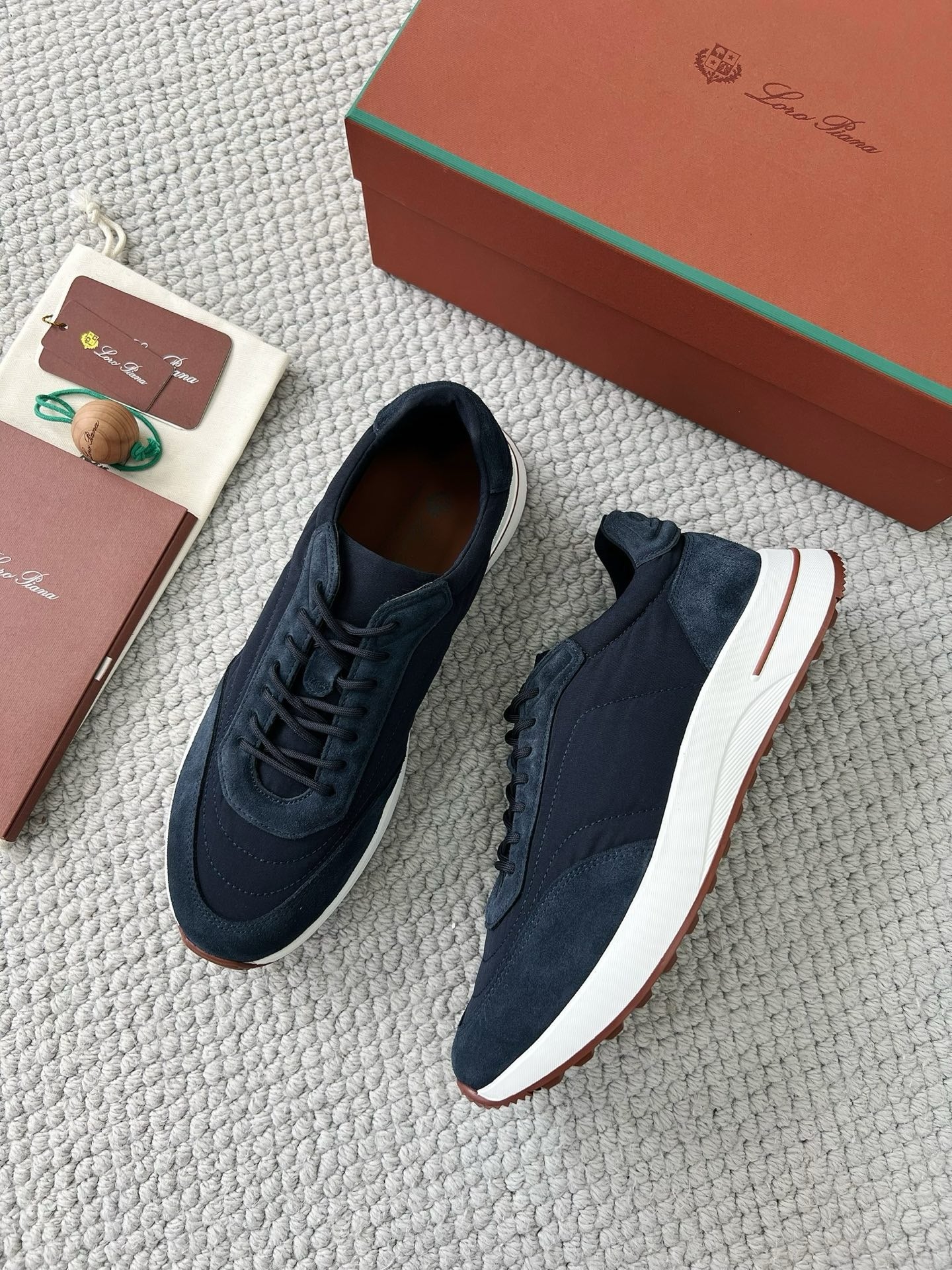 Loro Piana – Traveller Walk