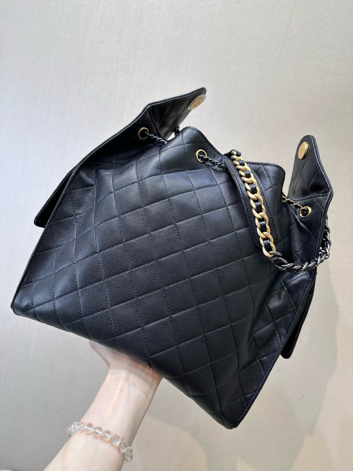Sac Chanel Deauville Drawstring Bucket Bag