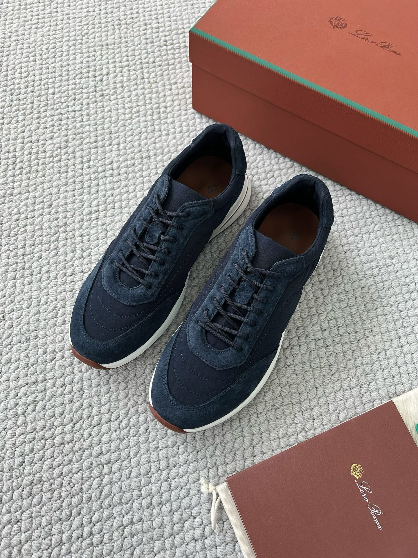 Loro Piana – Traveller Walk