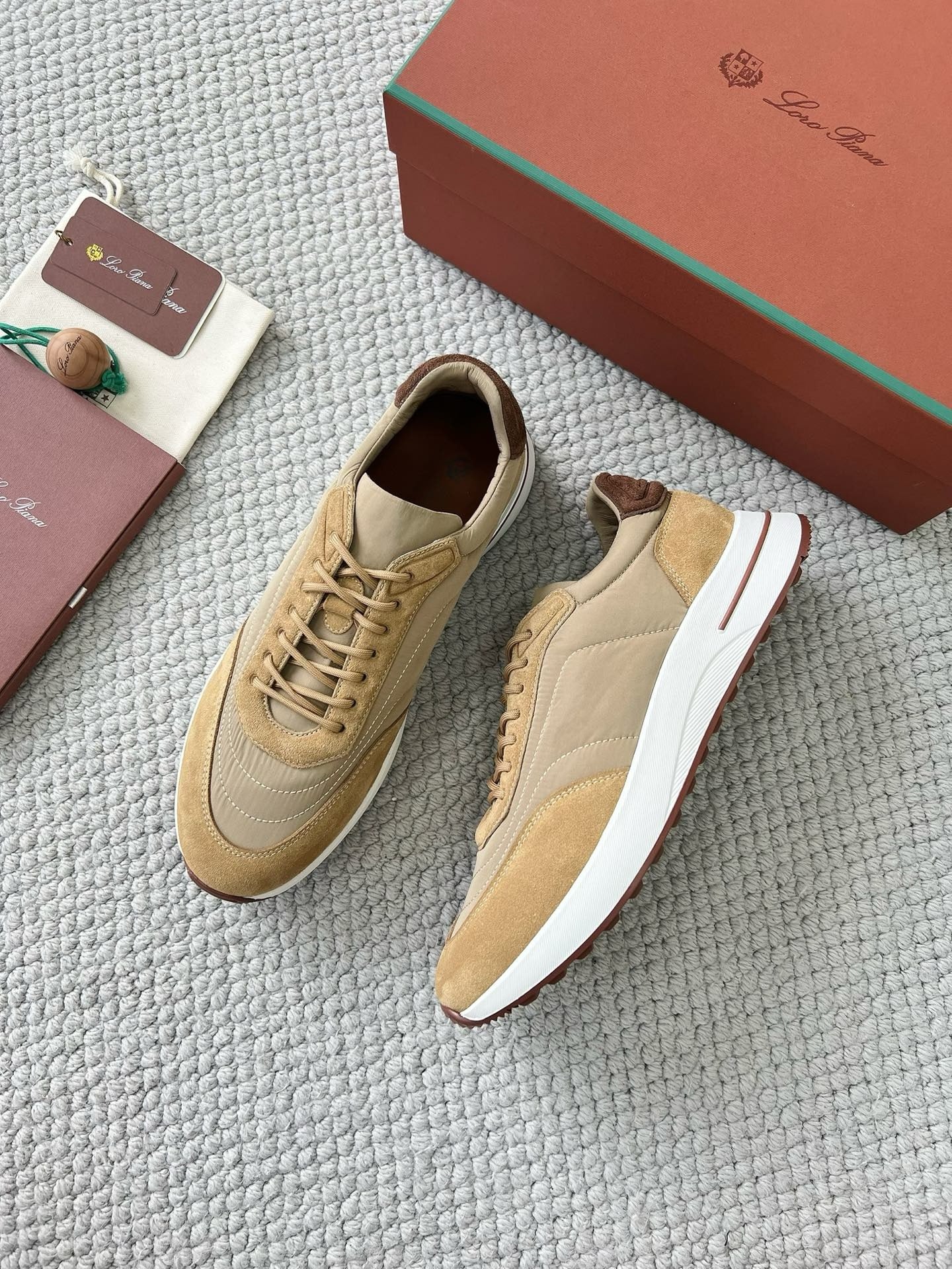 Loro Piana – Traveller Walk