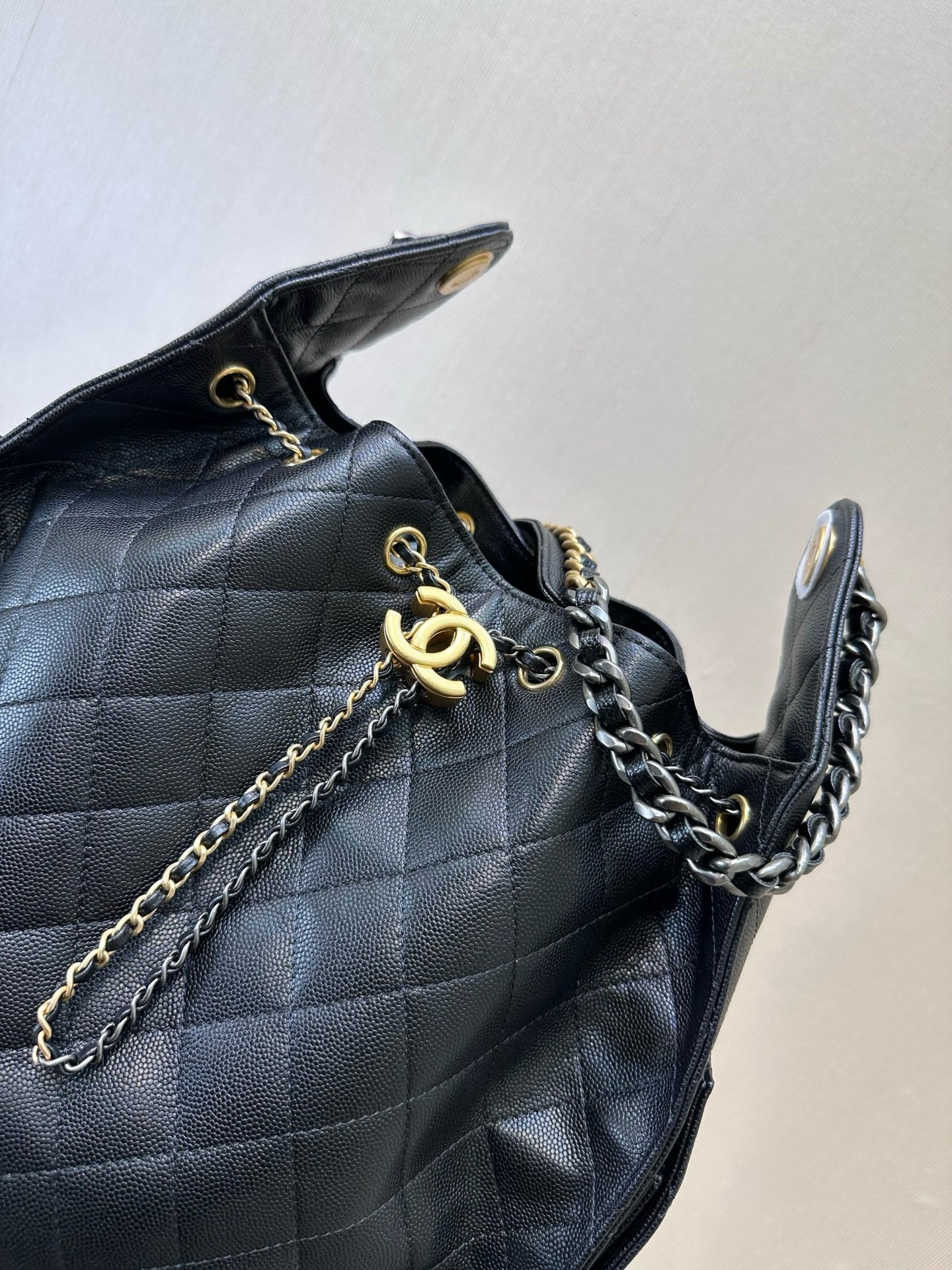Sac Chanel Deauville Drawstring Bucket Bag