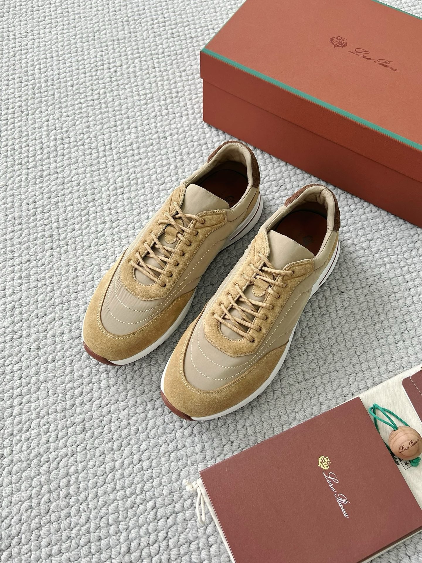 Loro Piana – Traveller Walk