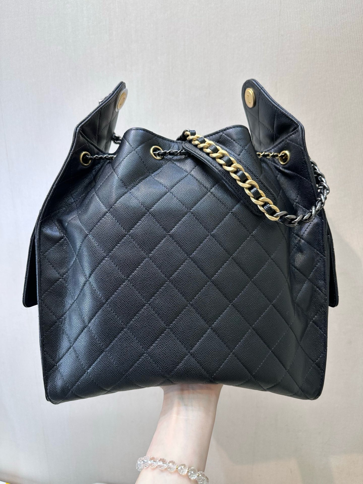 Sac Chanel Deauville Drawstring Bucket Bag